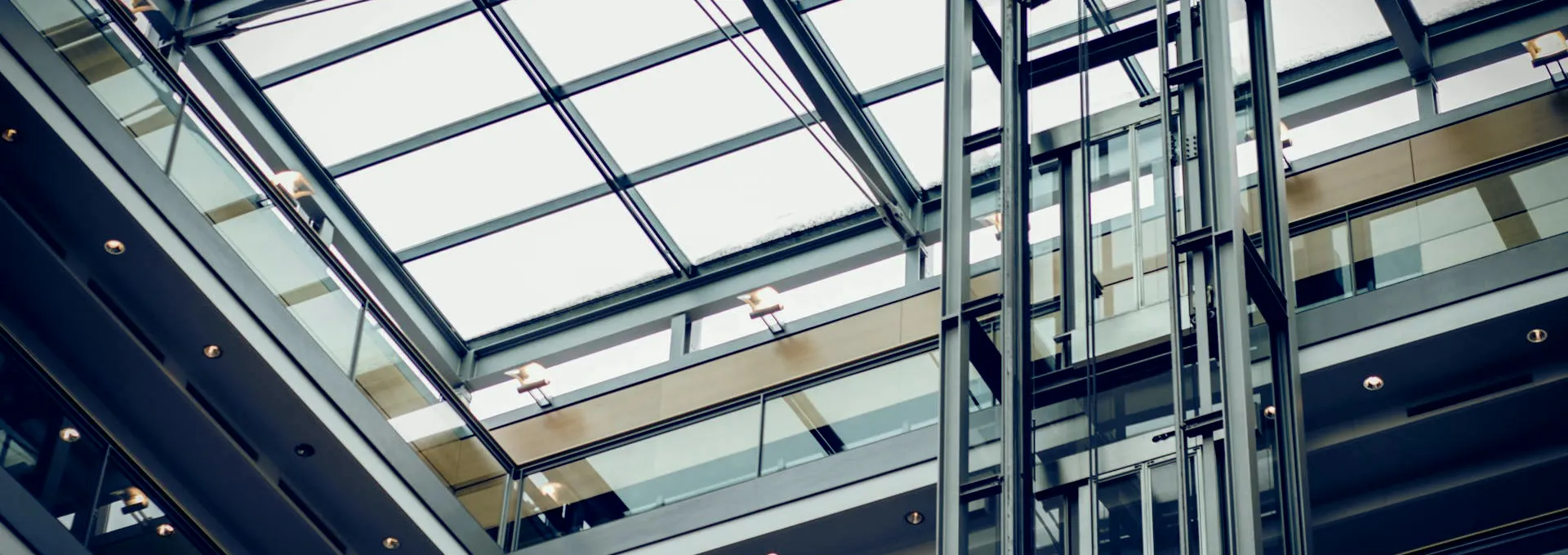 Moderner Glasaufzug
