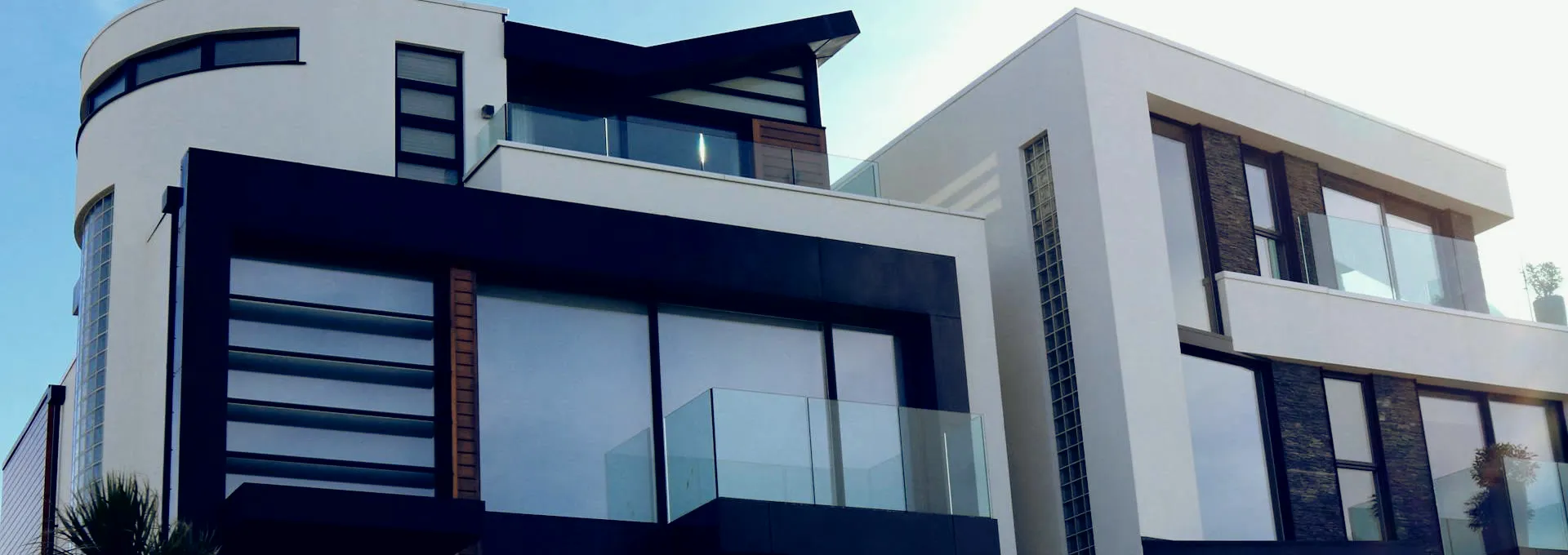 Modernes Mehrfamilienhaus